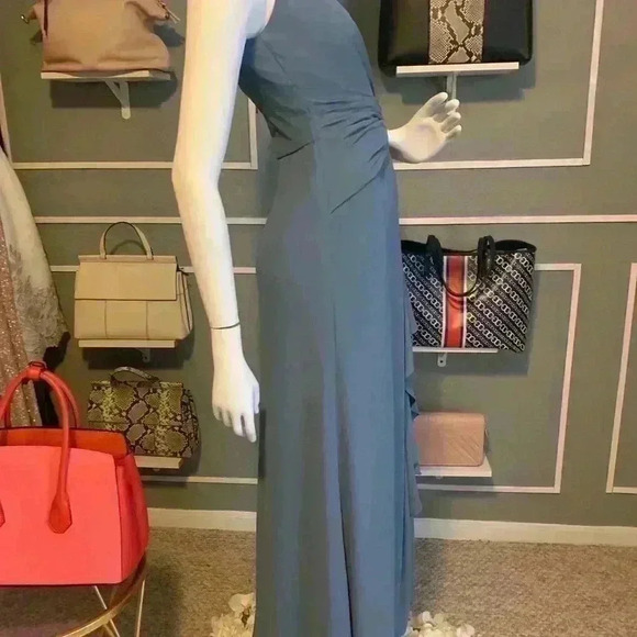 Davis Bridal Twisted Knot Halter Georgette Bridesmaid Dress Size 2 - Picture 3 of 9